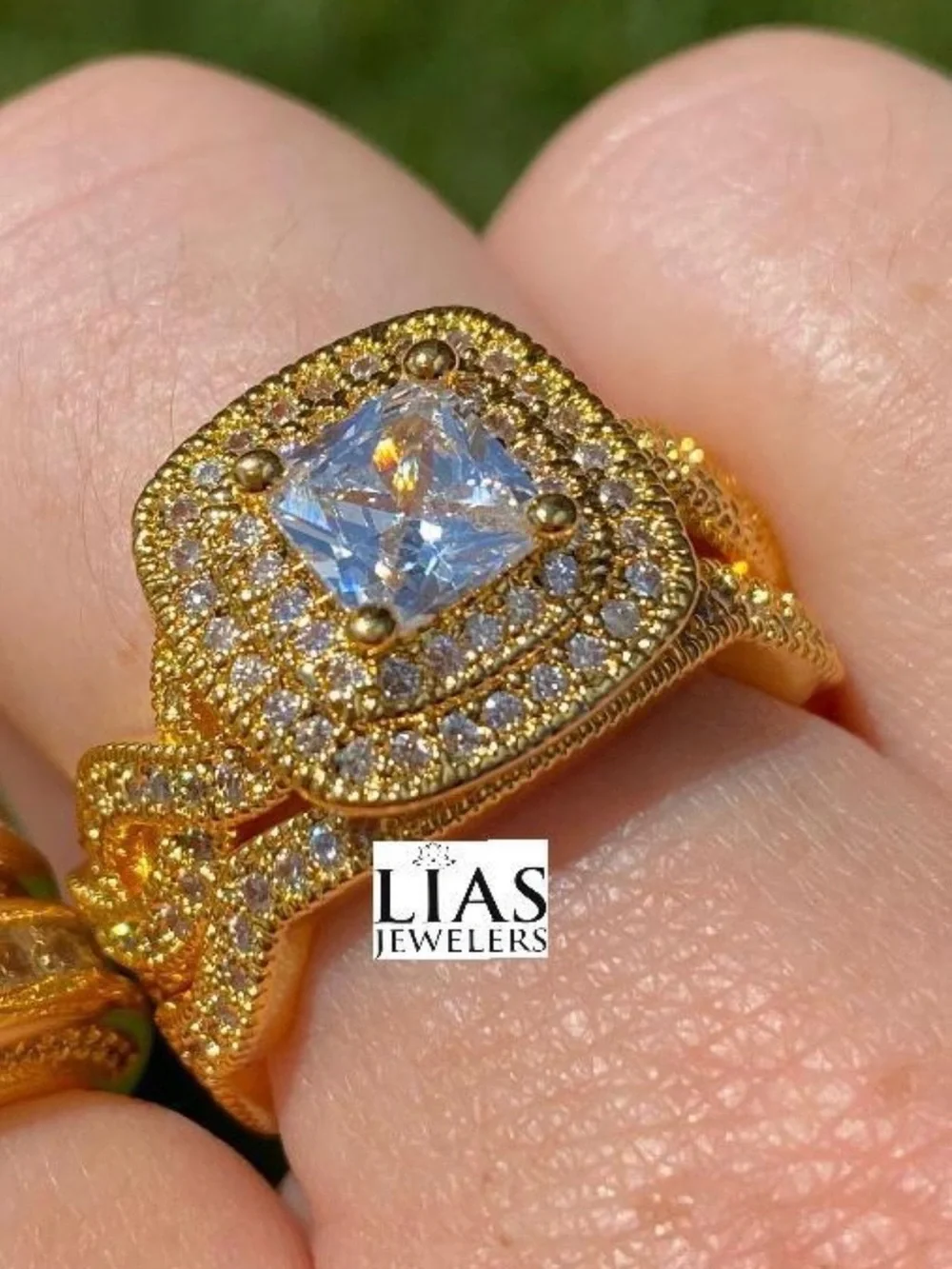 New 18k yellow gold wedding ring set